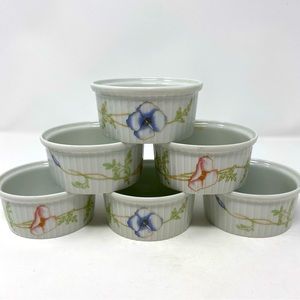 5 Ramekins Ribbed White Flower Design Pillivuyt France 4 oz - set of 6, 1 w chip
